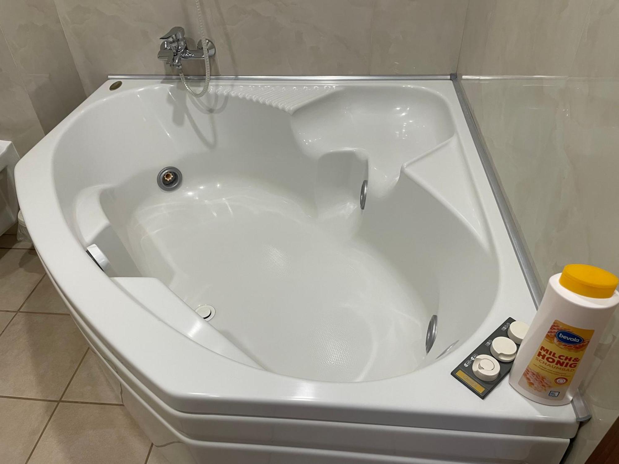 Newly Furnished Avi Jacuzzi For A Family With Kids Varna